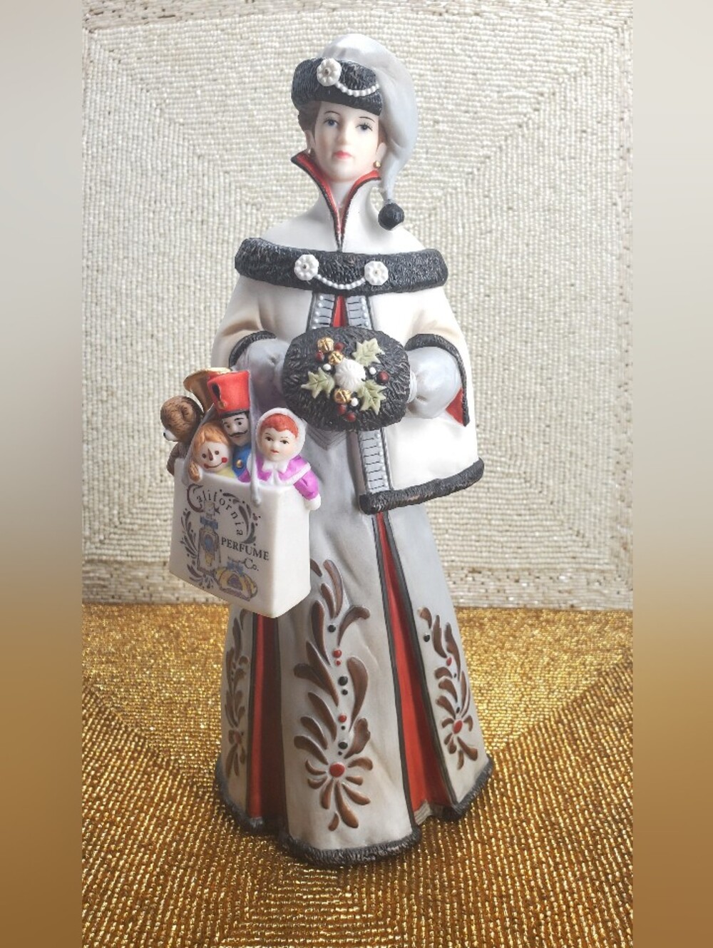 1999 Mrs. Albee Avon President's Award Porcelain Doll Figurine (LT2)